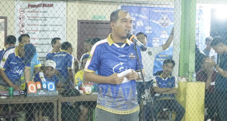 Wakil Bupati Lingga, Novrizal saat menutup kegiatan Turnamen Futsal LMG CUP 2 tahun 2025. F. Redaksi