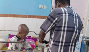 Sugih saat menjalani perawatan medis di RSUD Dabo Singkep. F. Redaksi