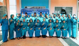 Ketua TP PKK Kabupaten Lingga Maratusholiha Nizar menghadiri peringatan HKG PKK ke-54 tahun 2026 dengan penyaluran 125 paket sembako dan berbagai kegiatan sosial bagi masyarakat | f. Diskominfo Lingga