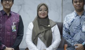 Ketua DPRD Kabupaten Lingga, Maya Sari, S.Sos., M.IP menerima kunjungan silaturahmi dari perwakilan BPJS Ketenagakerjaan Tanjung Pinang di ruang kerjanya | f. Redaksi