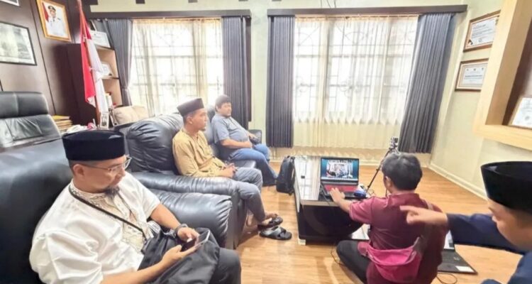 Wakil Bupati Lingga H. Novrizal mengikuti rapat koordinasi daring bersama Ditjen Kuathan Kemenhan membahas pemanfaatan lahan latihan TNI AL untuk percepatan pembangunan smelter di Lingga | f. Diskominfo Lingga