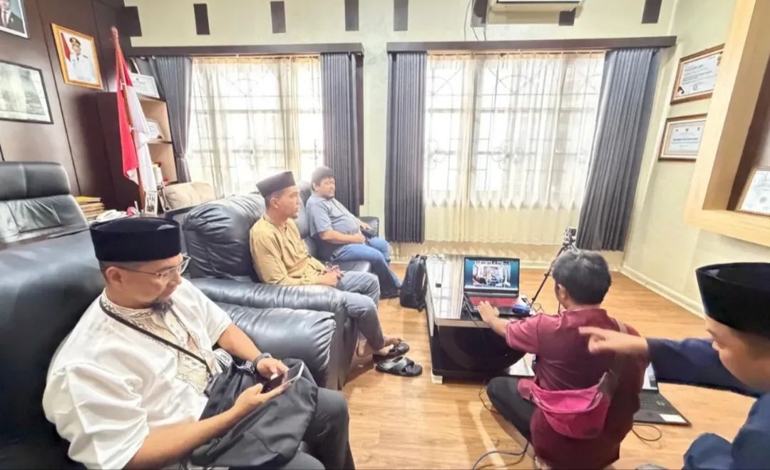 Wakil Bupati Lingga H. Novrizal mengikuti rapat koordinasi daring bersama Ditjen Kuathan Kemenhan membahas pemanfaatan lahan latihan TNI AL untuk percepatan pembangunan smelter di Lingga | f. Diskominfo Lingga