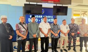 Wakil Bupati Lingga bersama Forkopimda mengantarkan kepulangan Kajati Kepri dari Bandara Dabo Singkep. Kunjungan kerja tersebut diharapkan memperkuat sinergi penegakan hukum dan pembangunan daerah | f. Diskominfo Lingga