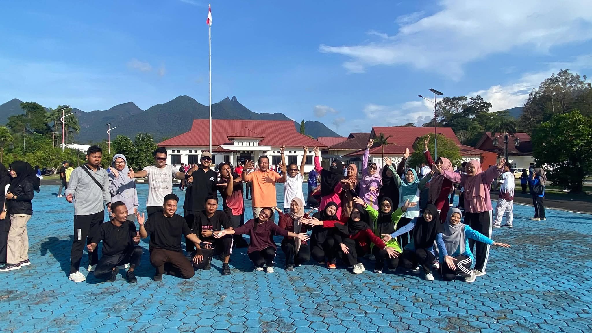 Senam sehat Pemkab Lingga tak hanya menjaga kebugaran, tetapi juga mempererat sinergi antarinstansi | f. Diskominfo Lingga