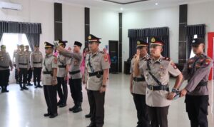 Kapolres Lingga AKBP Pahala Martua Nababan memimpin serah terima jabatan tiga pejabat strategis. Rotasi ini bagian dari penyegaran organisasi dan peningkatan pelayanan publik | f Redaksi
