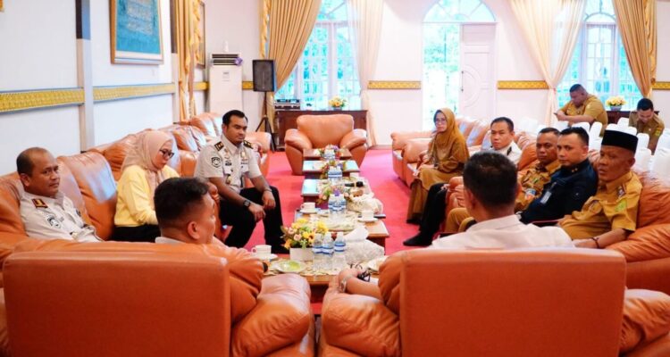 Bupati Lingga Perkuat Sinergi dengan Imigrasi Kepri, Dorong Pelayanan dan Pariwisata Daerah | f. Diskominfo Lingga