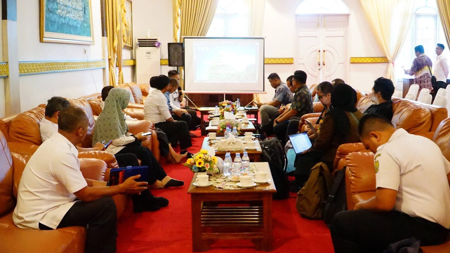 Bupati Lingga Pimpin Pembahasan Penetapan Cadangan Kawasan Konservasi Daerah | f. Diskominfo Lingga